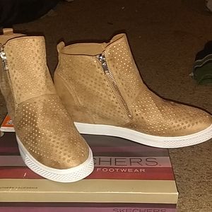 Women's wedge sneakers